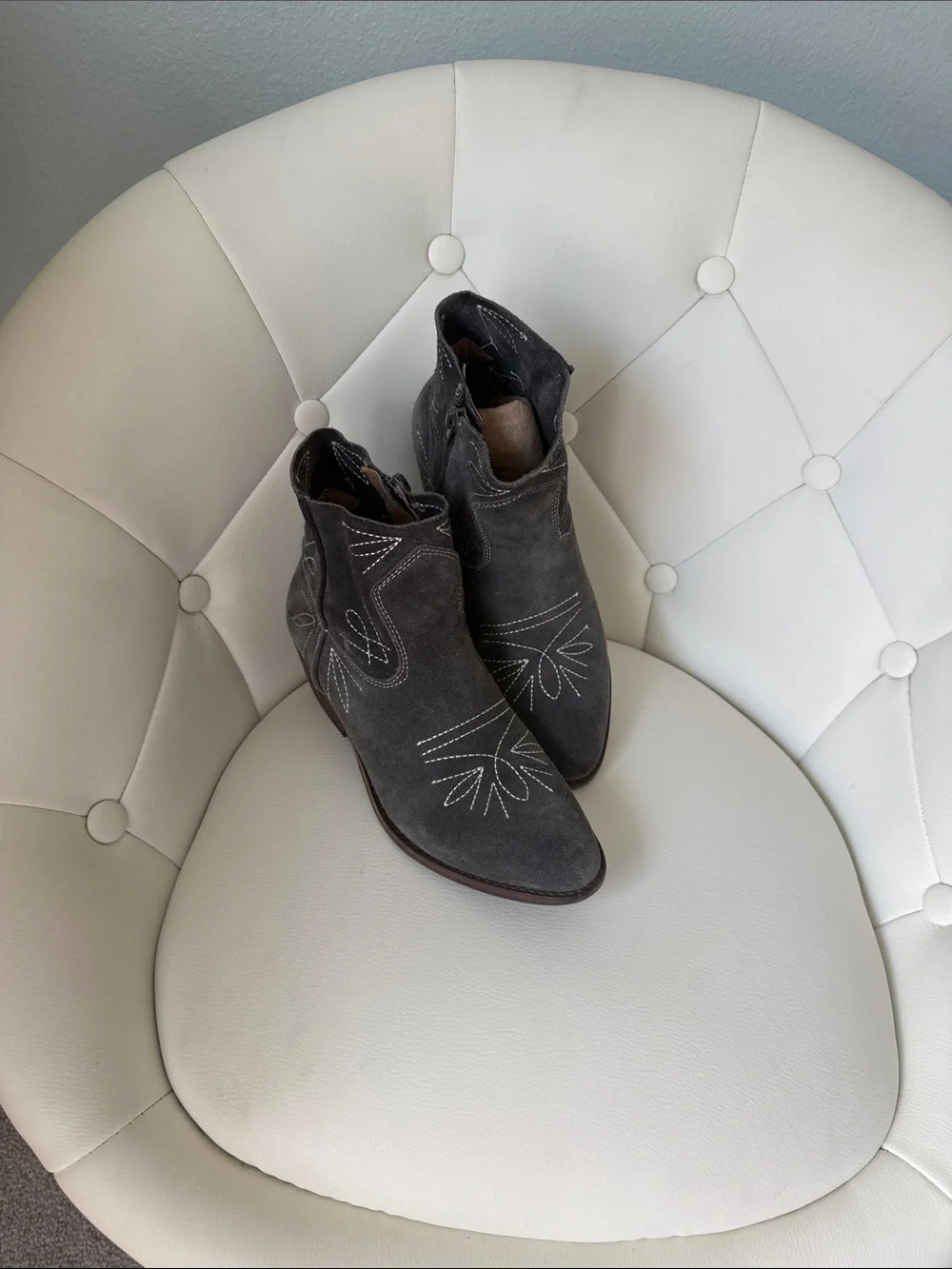 Lucky Brand LK-FLORINIAH Gray Suede Western Ankle Boots US7 Contrast Stitching - Picture 6 of 12